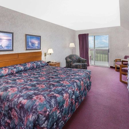 Super 8 By Wyndham St. Ignace Hotel Kültér fotó