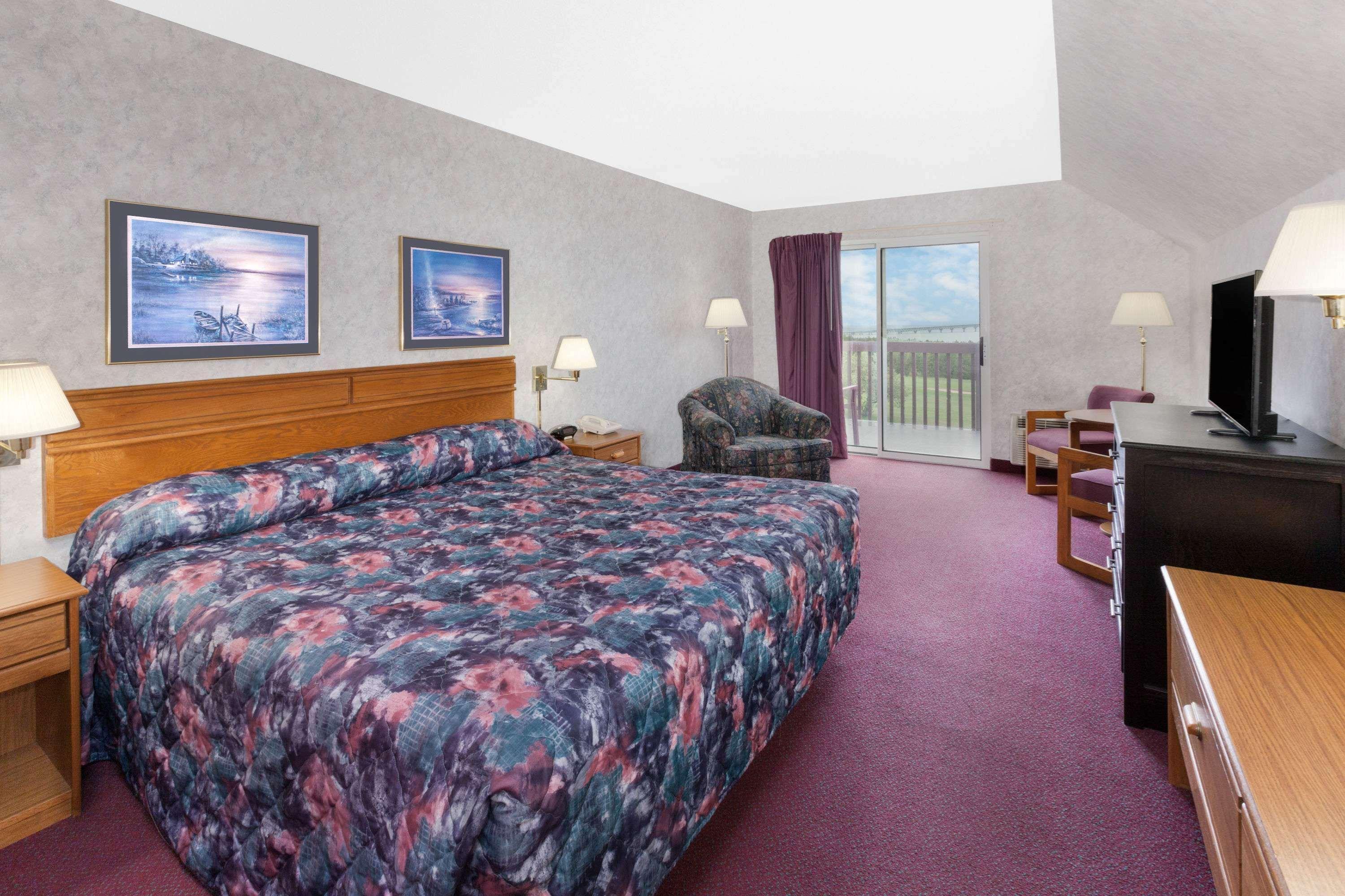 Super 8 By Wyndham St. Ignace Hotel Kültér fotó
