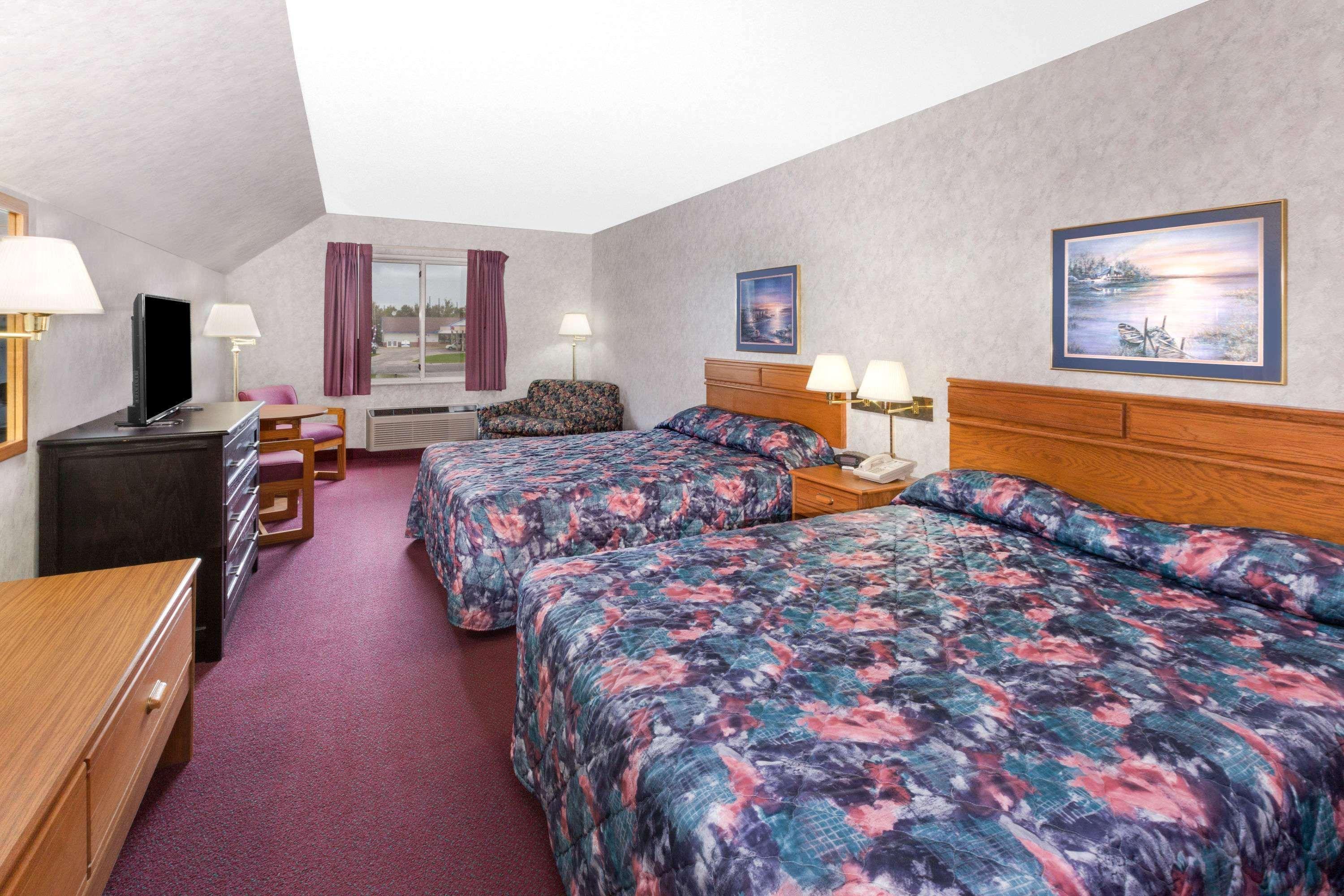 Super 8 By Wyndham St. Ignace Hotel Kültér fotó