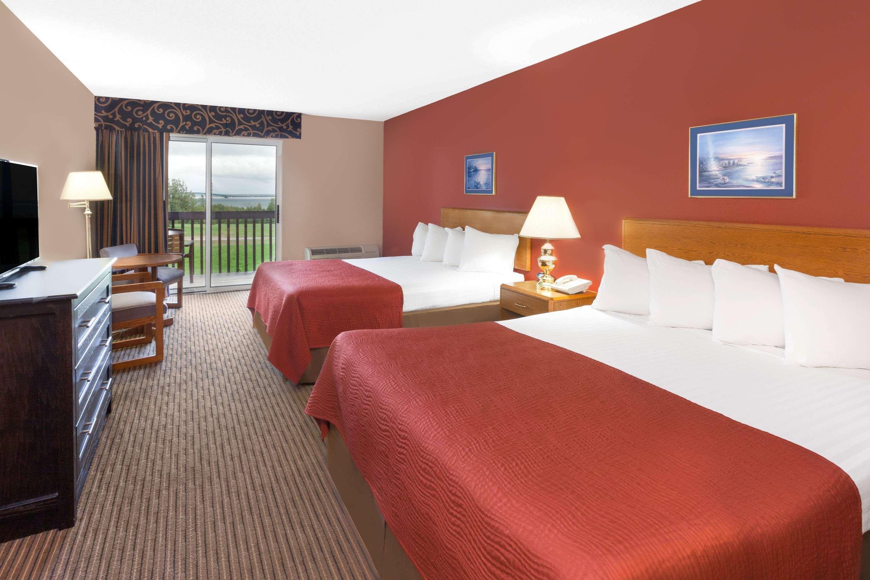 Super 8 By Wyndham St. Ignace Hotel Kültér fotó